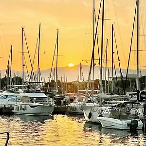 Bateau De Roland Saint-Laurent-du-Var